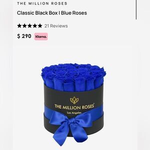 ⚡CLOSET CLEAR-OUT: PRICE DROP⚡ The Million Roses classic black box blue roses